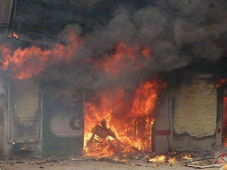 દુકાનો પણ ચઢી ભેંટ