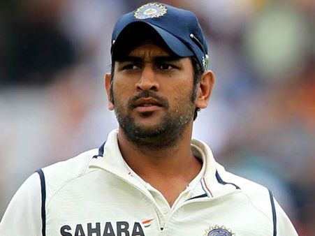 ધોની અને કૂક કરી રહ્યાં છે અનાદર