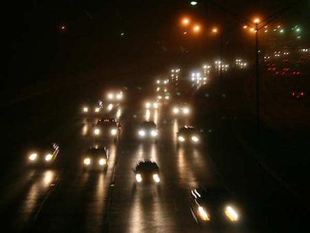 સામેથી આવતા વાહનની લાઇટ સામે ના જુઓ સામેથી આવતા વાહનની લાઇટ સામે ના જુઓ