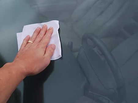 રાત્રી દરમિયાન કાંચને સાફ કરવાનું રાખો રાત્રી દરમિયાન કાંચને સાફ કરવાનું રાખો