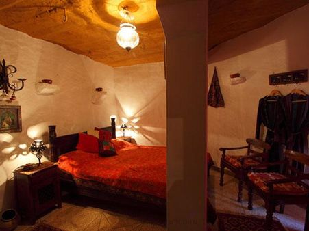 ભોજન અને રહેવા માટે 