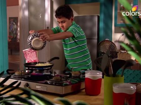 બ્રેકફાસ્ટ બનાવતો ધ્રુવ