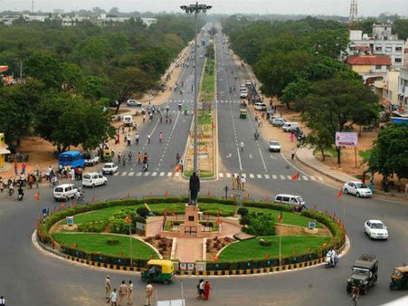 B'day Special: અહીં પગ મૂકતાં પહેલાં કક્કો શિખી લેજો, નહીંતર ગોથે ચડશો