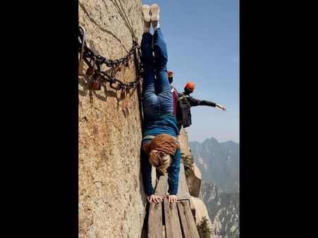 Top funny photographs from Facebook