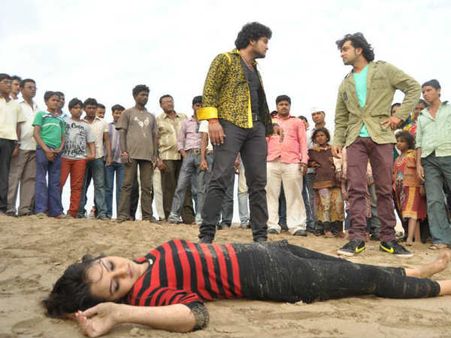 દમદાર કાસ્ટ દમદાર કાસ્ટ