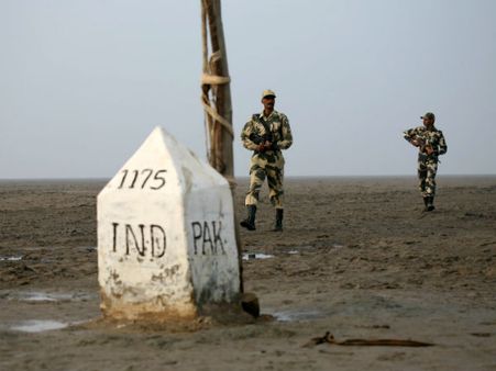 પાકિસ્તાન વ્યૂહરચનામાં આગળ પાકિસ્તાન વ્યૂહરચનામાં આગળ