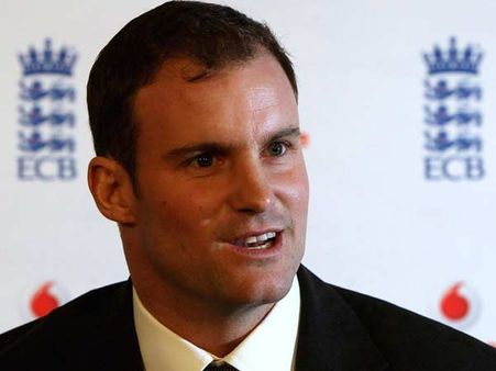 લોર્ડ્સના પરાજય બાદ ઇંગ્લેન્ડની શાનદાર વાપસી લોર્ડ્સના પરાજય બાદ ઇંગ્લેન્ડની શાનદાર વાપસી