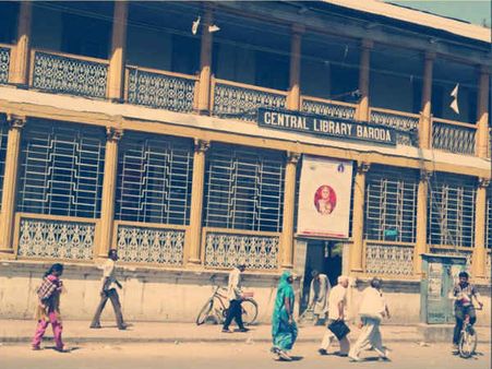 હાઇટેક લાઇબ્રેરીમાં અન્ય કઇ હાઇટેક સુવિધાઓ?