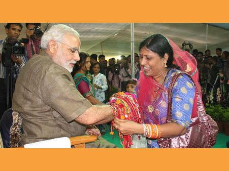 નરેન્દ્ર મોદી ગુજરાતની 33 બહેનો સાથે દિલ્હીમાં રક્ષા બંધન ઉજવશે