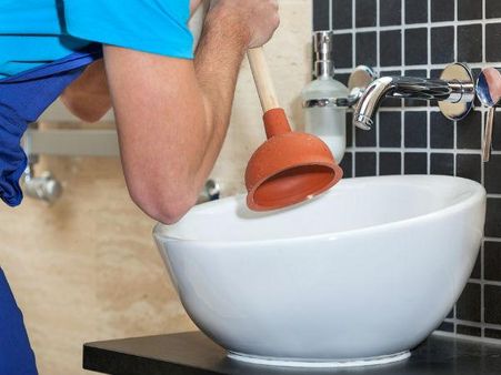 તૂટેલી વસ્તુનું તાત્કાલિક સમારકામ કરાવો