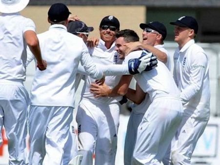 વિરોધી ટીમના 8/4, ઇંગ્લેન્ડે ગુમાવી છે મેચ વિરોધી ટીમના 8/4, ઇંગ્લેન્ડે ગુમાવી છે મેચ