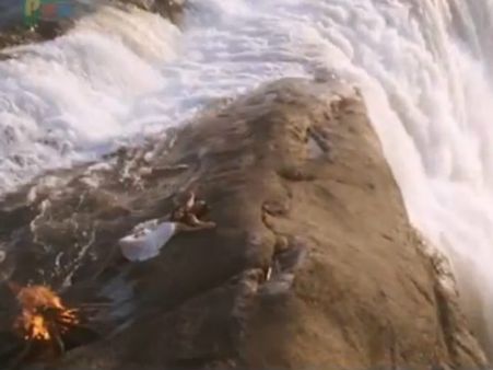 સફેદ રંગમાં હુશ્ન