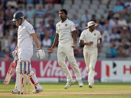 માન્ચેસ્ટર ટેસ્ટઃ ઇંગ્લેન્ડે મેળવી 85 રનની લીડ, ભુવીની 18 વિકેટ