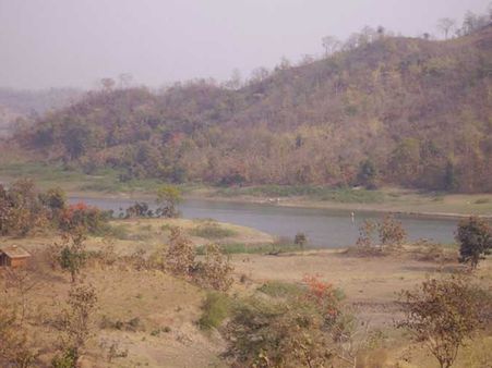 શિબિરના સ્થળ પરથી ડૅમનું દ્રશ્ય