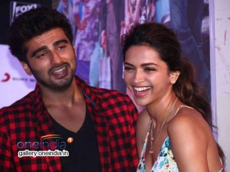 મસ્તીના મૂડમાં અર્જુન-દીપિકા