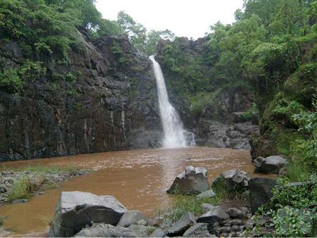 માલસમોટ પર્વતની તળેટીમાં આવેલા નીનાઈ ધોધની વાત જ કઇ ઓર છે