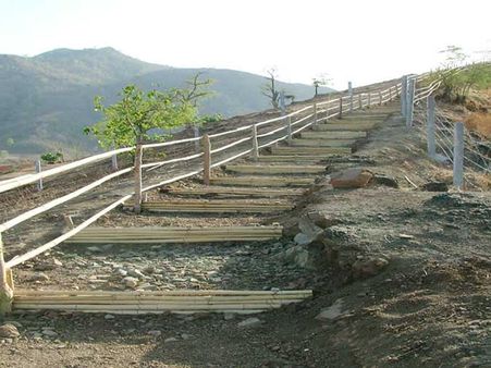 શિબરના સ્થળે જવાનાં પગથિયાં