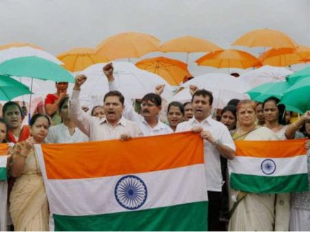 જમીન પર અડે નહી તિરંગો