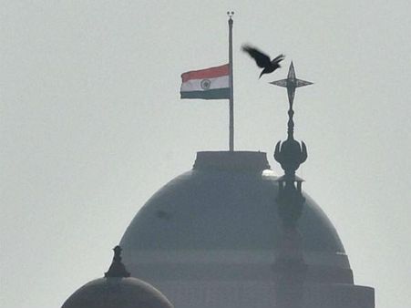 કેસરી રંગ હોય છે ઉપર