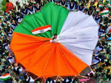 તિરંગાનો ઉપયોગ કોઇ પોશાકમાં