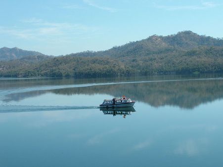 ઝરણા અને સરોવરની બહાર એટલે નર્મદાનું ઝરવાણી કેમ્પસાઇટ