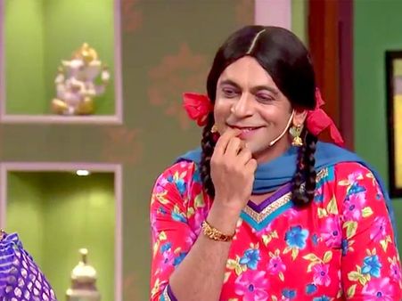 ગુત્થી સ્ટેજ પર આવી