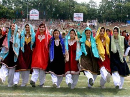 રંગારંગ હોય છે કાર્યક્રમ