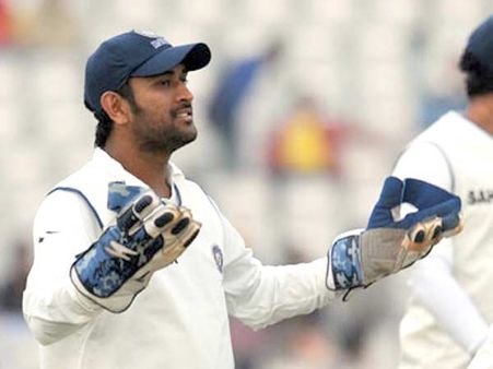 પહેલો વિકેટકીપર સુકાની પહેલો વિકેટકીપર સુકાની