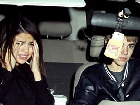 કારમાં સાથે