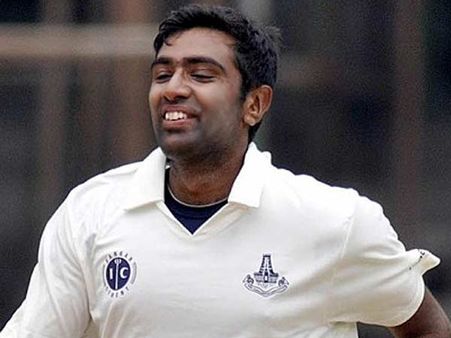 અશ્વિને 55 રન આપીને બે વિકેટ લીધી