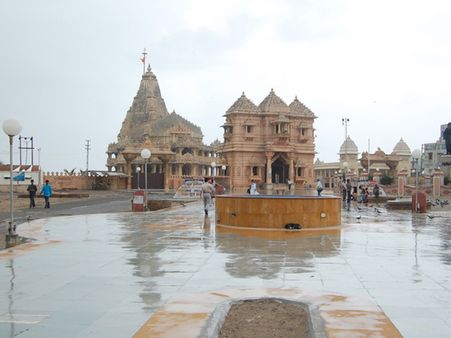 મંદિરનું બાંધકામ