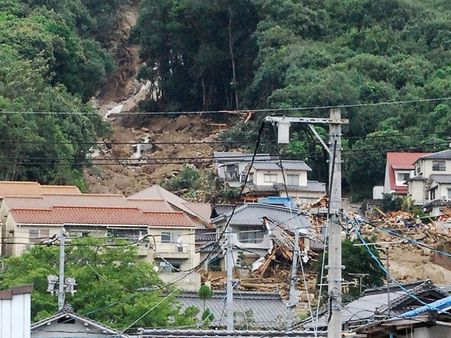 જાપાનમાં મૂશળાધાર વરસાદ, ભેખડ ધસવાથી 32 લોકોના મોત