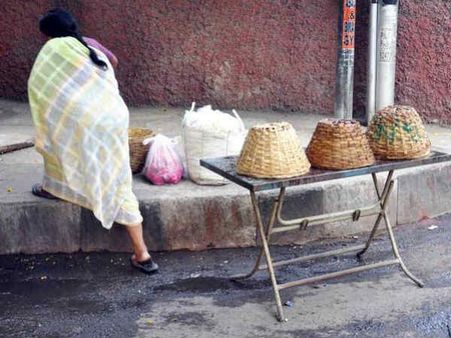  ફૂટપાથ બિઝનેસનો અડ્ડો