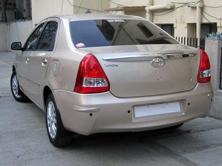 અન્ય ફીચરઃ- ટોયોટા ઇટિયોસ