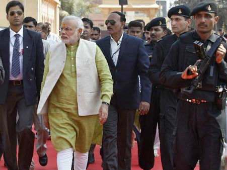 PIC: દુશ્મનને કંફ્યૂઝ કરી દે છે નરેન્દ્ર મોદીના સુરક્ષા ગાર્ડ