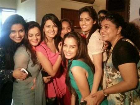 અભિનેત્રી મિત્રો સાથે અભિનેત્રી મિત્રો સાથે