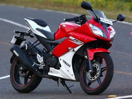 અન્ય ફીચરઃ- યામાહા આર 15