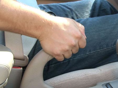 હેન્ડ બ્રેકનો ઉપયોગ પણ કરો