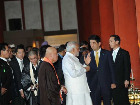 જાપાનના તોજી મંદિરમાં મોદીએ કર્યા દર્શન