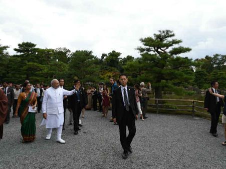 જાપાનના તોજી મંદિરમાં મોદીએ કર્યા દર્શન