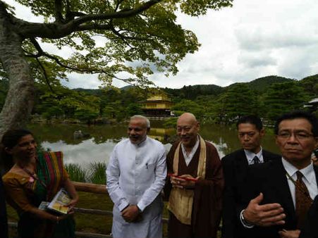 જાપાનના તોજી મંદિરમાં મોદીએ કર્યા દર્શન