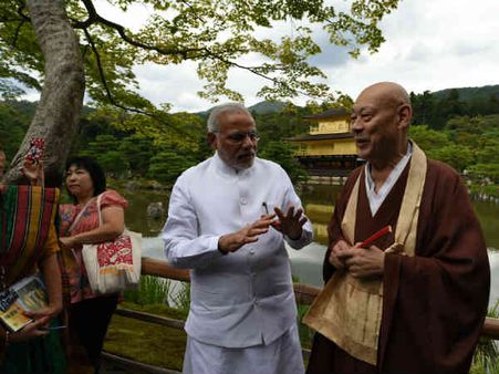 જાપાનના તોજી મંદિરમાં મોદીએ કર્યા દર્શન