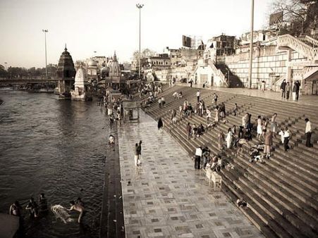 ગંગામાં સ્નાન ગંગામાં સ્નાન