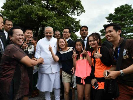 Video: વિદ્યાર્થિનીને મોદીનો જવાબ- 'ચીનથી પરેશાન લાગે છે!'