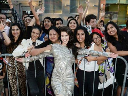 ગણેશોત્સવ મૂકી પહોંચ્યા કૅનેડા