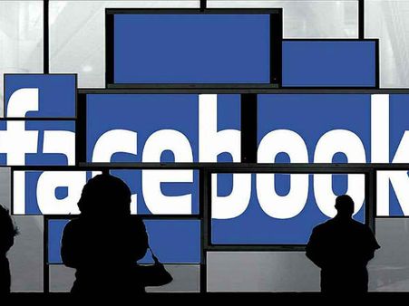 સોશિયલ રહેવા માટે ગેજેટ્સનો ઉપયોગ