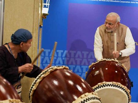 ડ્રમ વગાડતાં વડાપ્રધાન