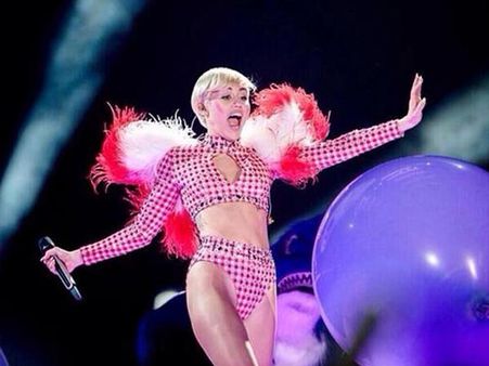 કૉસ્ચ્યુમ્સ