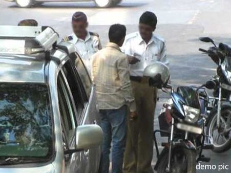 ટ્રાફિક પોલીસ દ્વારા છેતરપિંડી