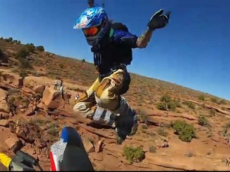 બાઇક સાથે લગાવ્યો જમ્પ